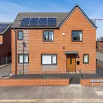 Large Family House With Free Parking - 3 Bedrooms 6 Beds