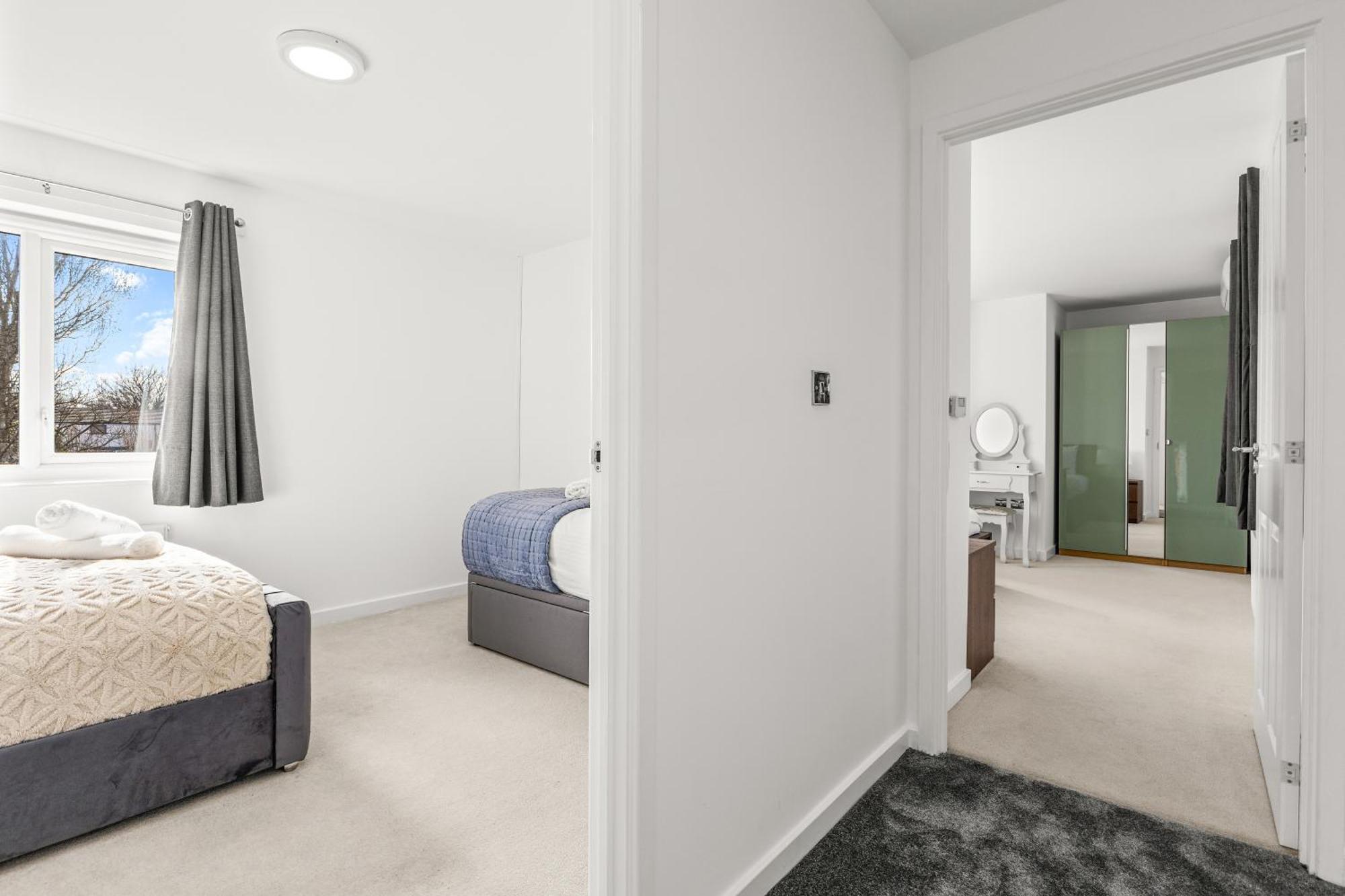 Holiday home Large Family House With Free Parking - 3 Bedrooms 6 Beds